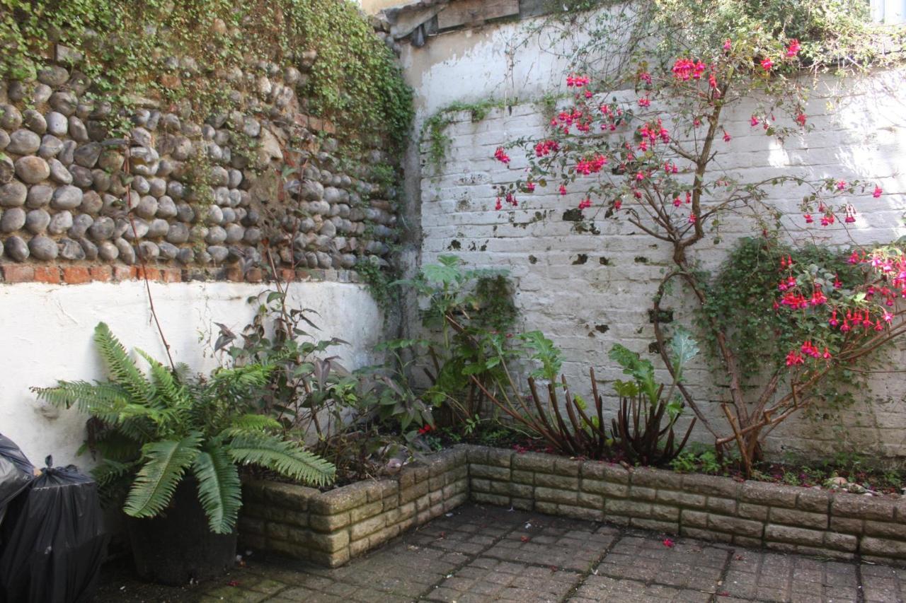 Fishermans Cottage Built In 1705 Hastings Exterior photo